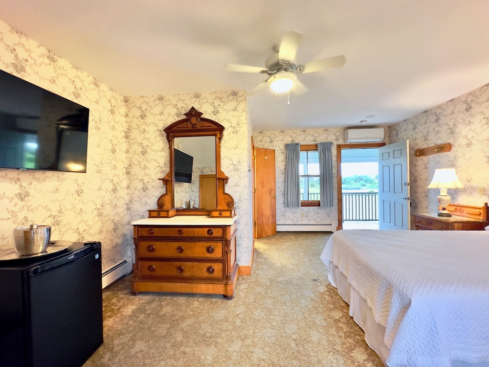 Rose Farm Inn