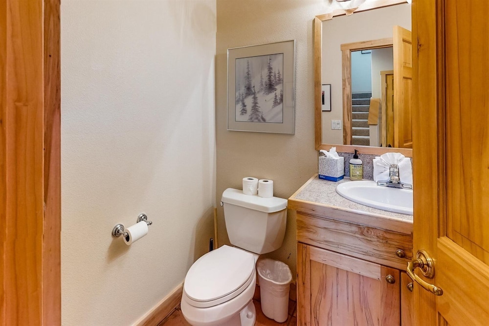Family - Friendly 3 Bedroom in River Run Village With Mountain View