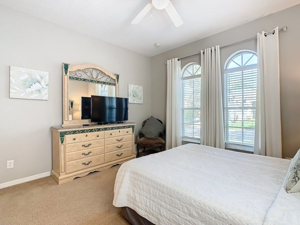 Spacious 5br Home W/ Private Pool+spa In Scenic Davenport Location 5 Bedroom Villa