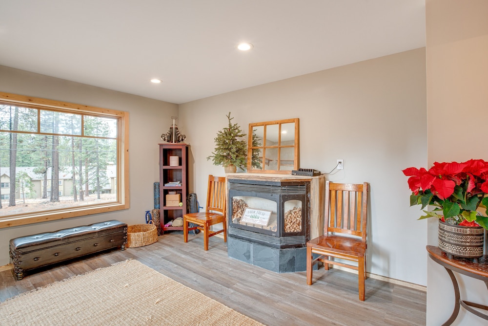 1 Mi to Heavenly Ski Resort: Retreat w/ Hot Tub