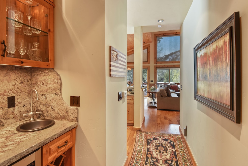 Lake Tahoe Vacations - Wulf's Lodge at Squaw Valley - Property Image 29
