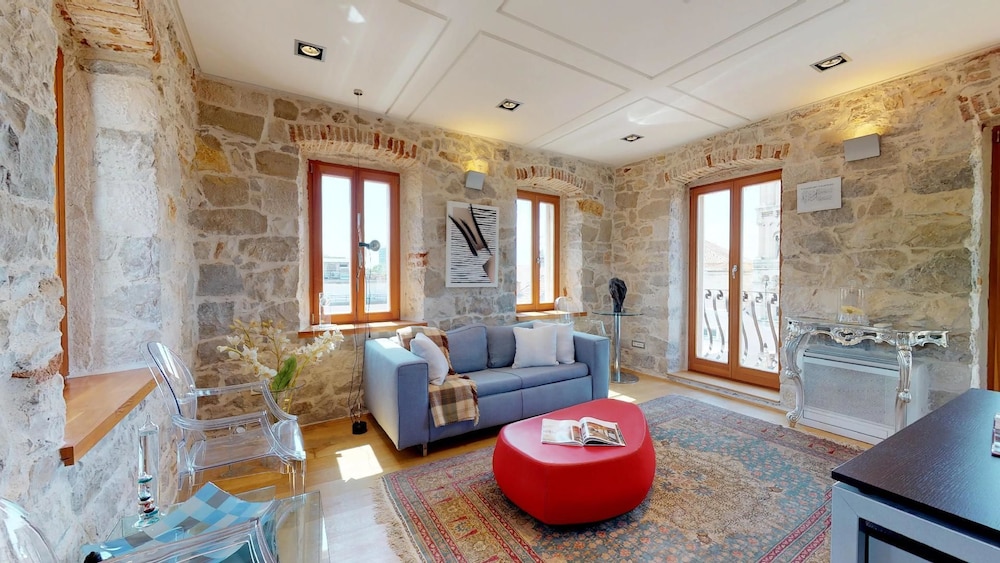 Riva and Diocletian Apartments