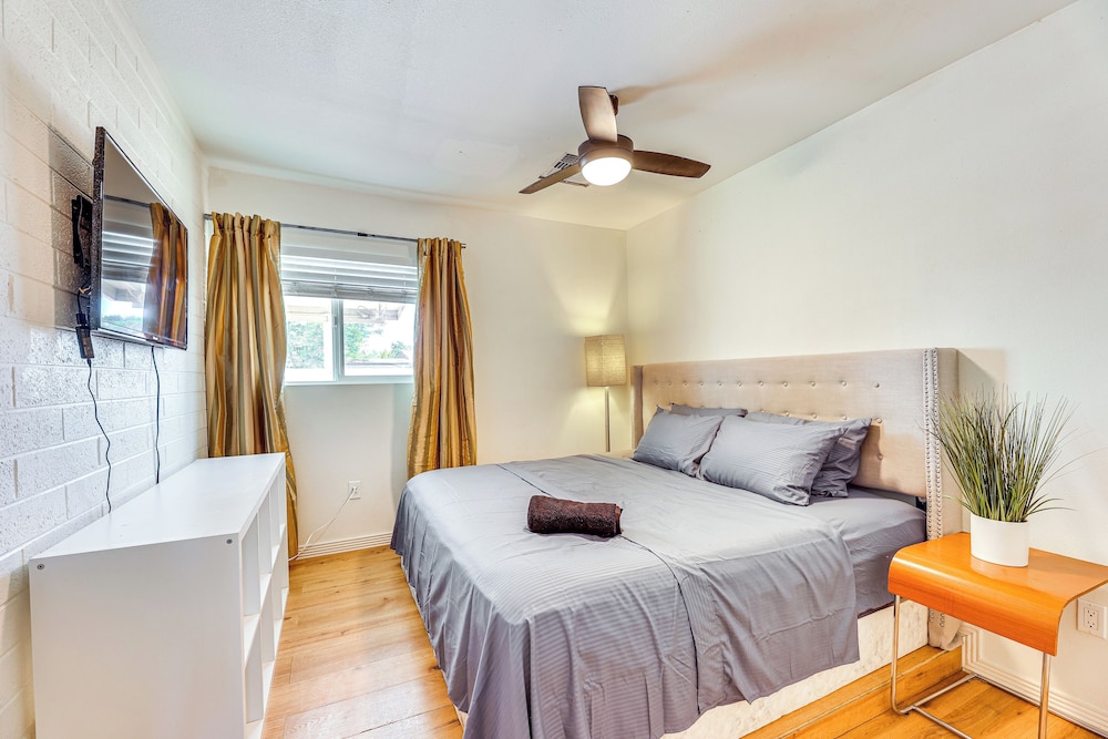3 Mi to Dtwn Mesa: Home w/ Fenced Backyard!