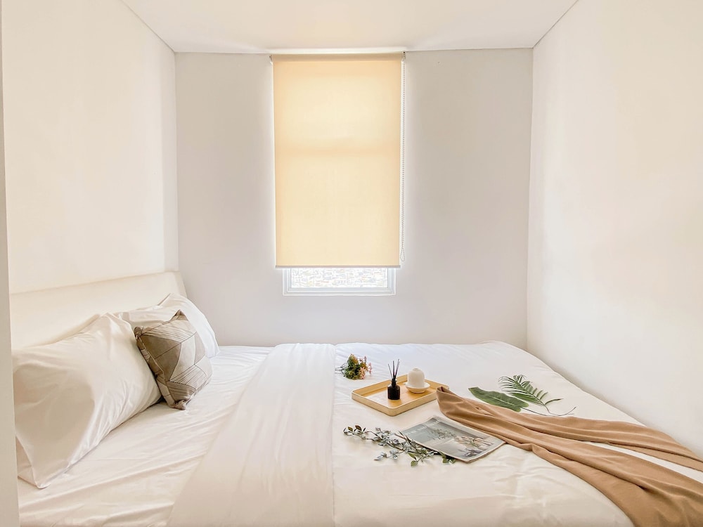Basic 1Br Apartment At Vittoria Residence
