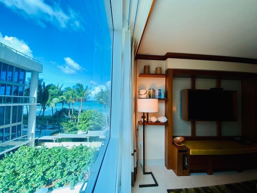 Carillon Miami Beach Private Suites