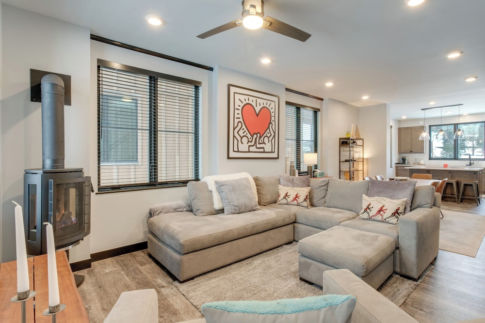 Rooftop Hot Tub + Views: Townhome in Winter Park