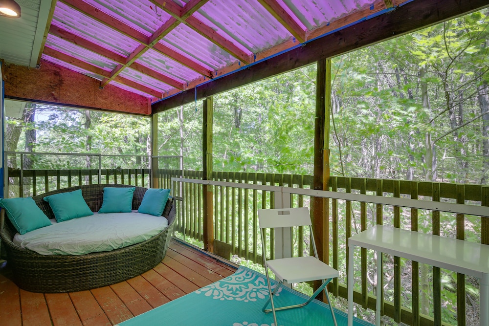 Monroe Vacations - Creekside Hudson Valley Retreat 4 Mi to Winery! - Property Image 9