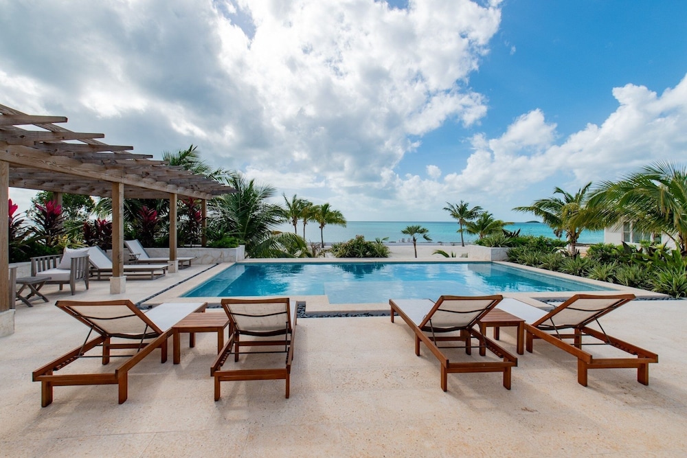 Seaesta - Brand New Estate W/pool & Private Backyard Beach 6 Bedroom Home