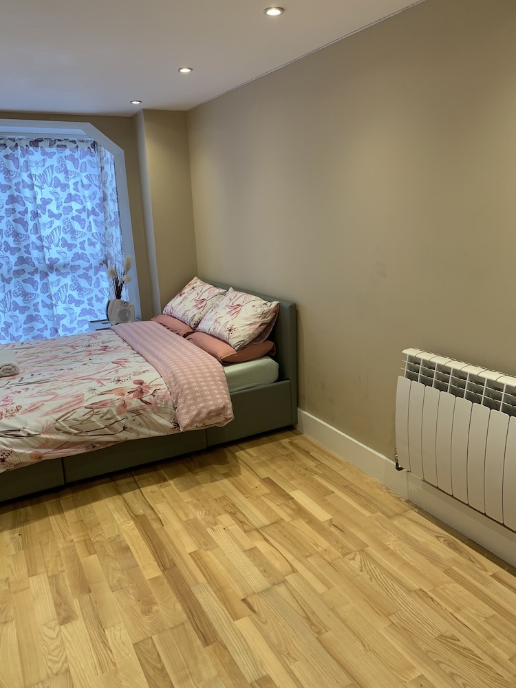 Charming 2-bed Apartment in Kingston Upon Thames view 3