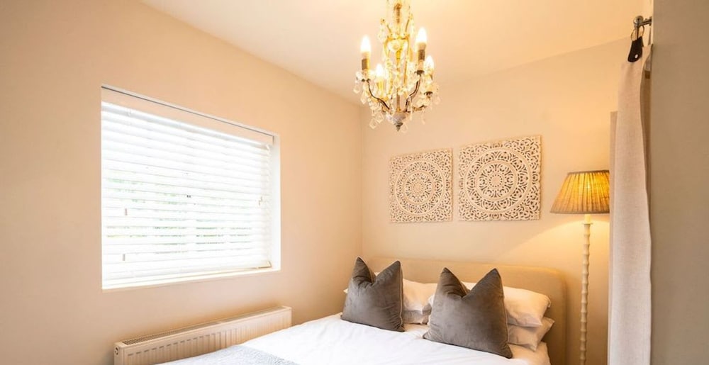 Wargrave Cottage - 2 Bedrooms Private Garden view 3