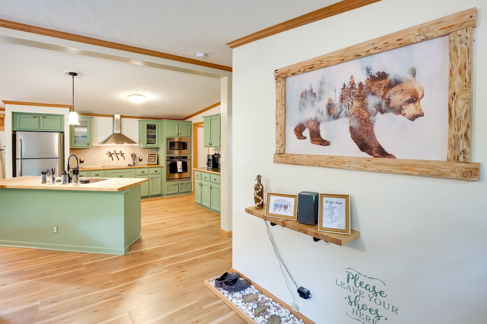 Modern Keystone Home: 4 Mi to Mount Rushmore! view 4