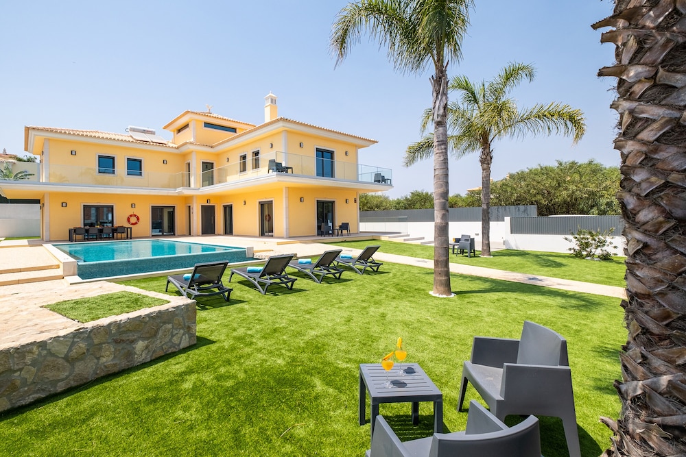 Villa Coral Bay view 4