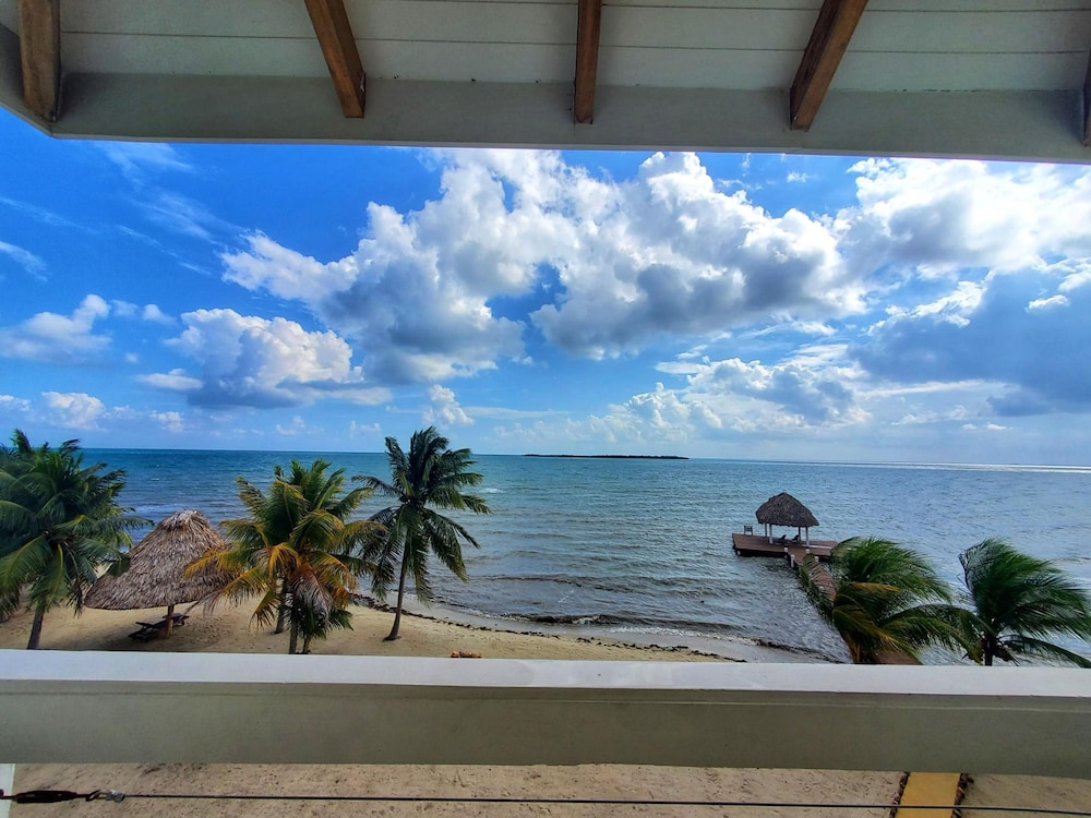 Lucky Duck Villa - Huge Beachfront Pool and Pier