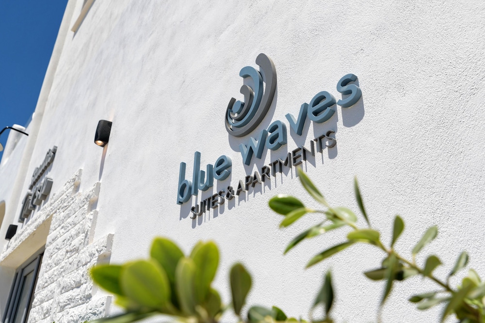 Hotel Blue Waves Suites & Apartments To Kyma - Image 1