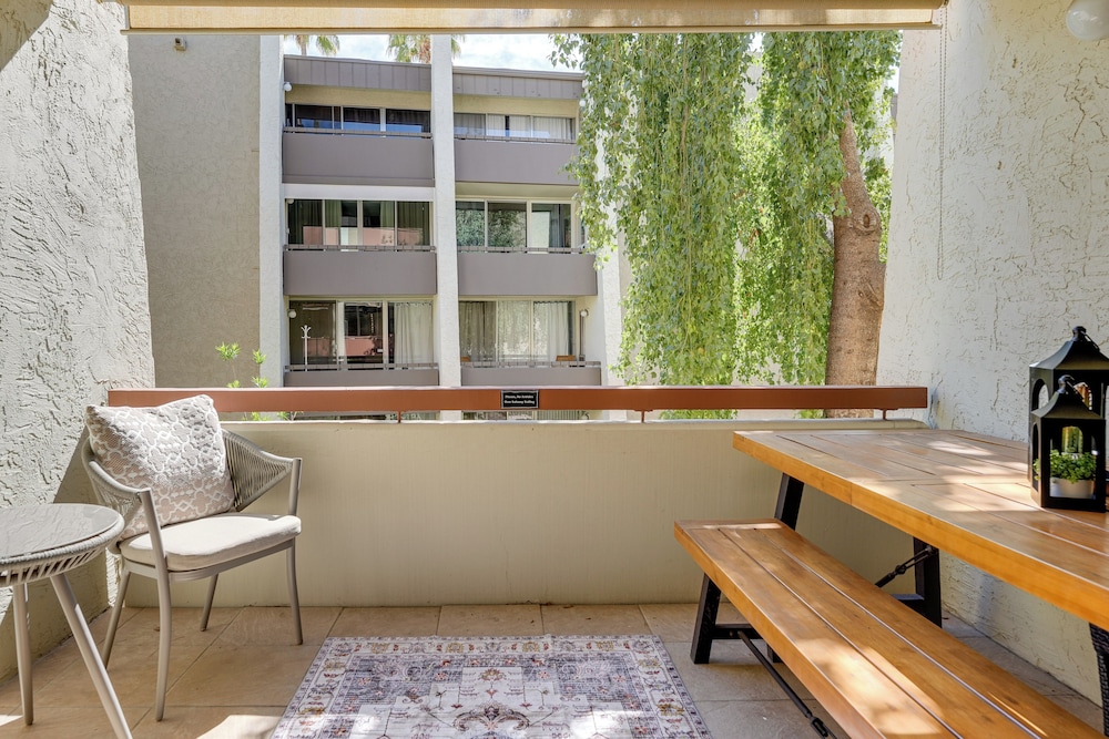< 1 Mi to Old Town: Scottsdale Condo w/ Balcony