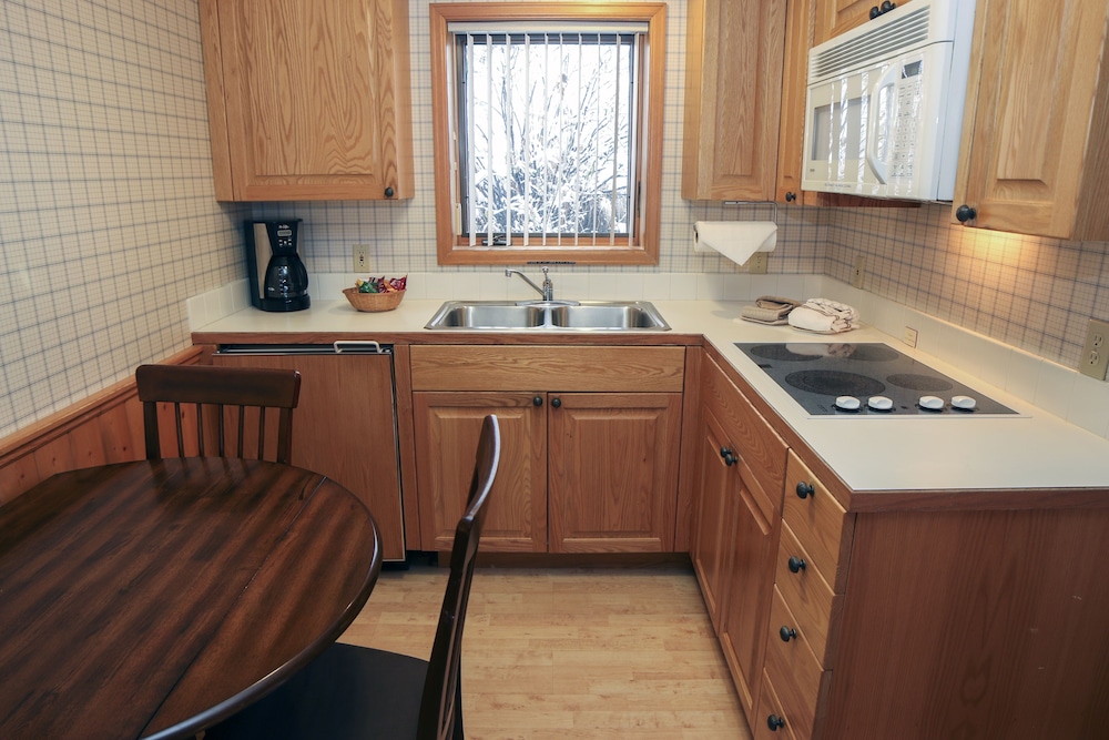 Sunnyside Knoll: 8 1 Bedroom Cabin - Property Image 3