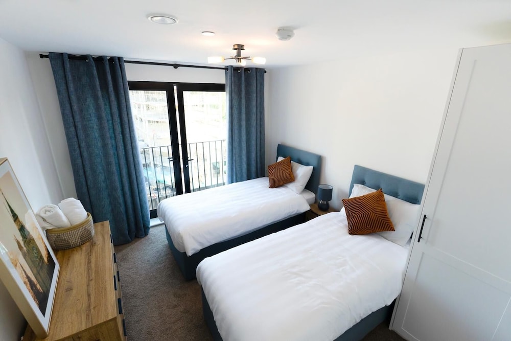 Luxe I Penthouse I Balcony I City Views I Parking I Liverpool City Center I