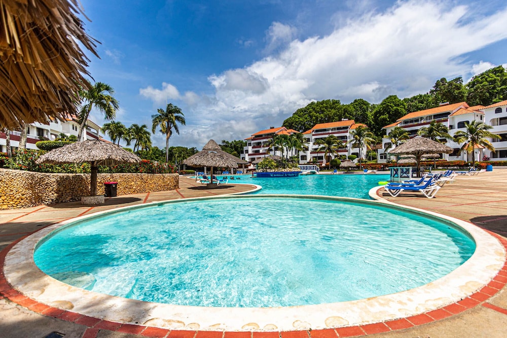 Serene Sosúa Retreat With the Biggest Pool in Sosua