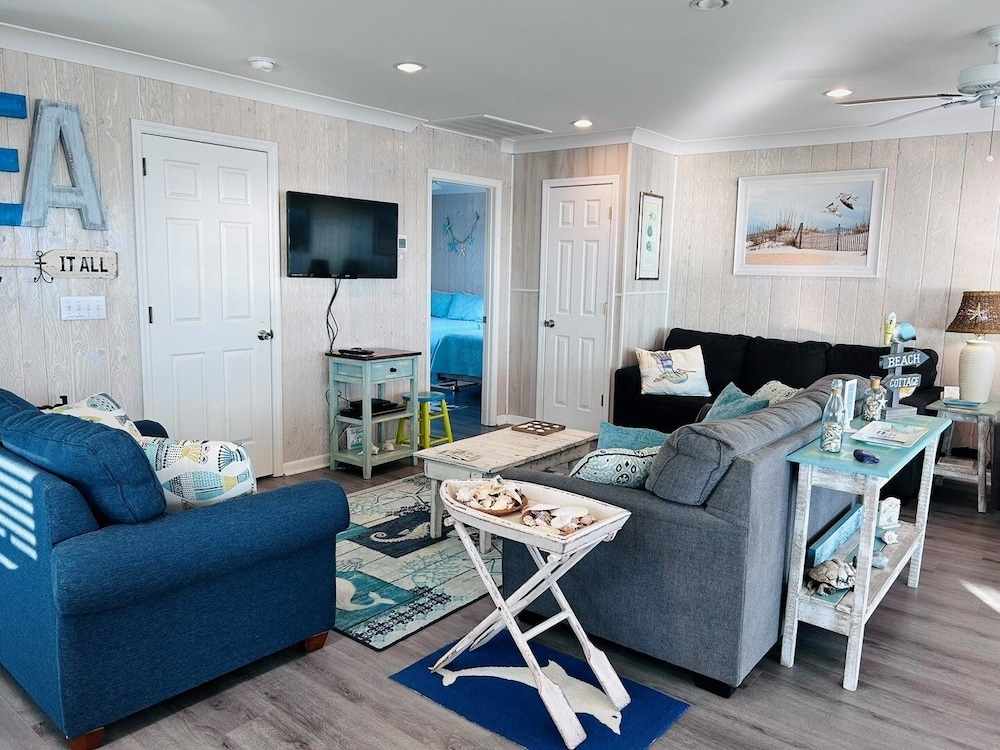 Sea It All 2 Bedroom Home by RedAwning