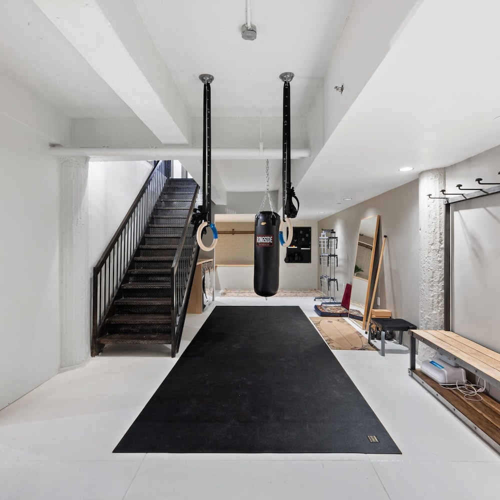 Greenwich Court by Rove Travel 3BR Loft w Sauna