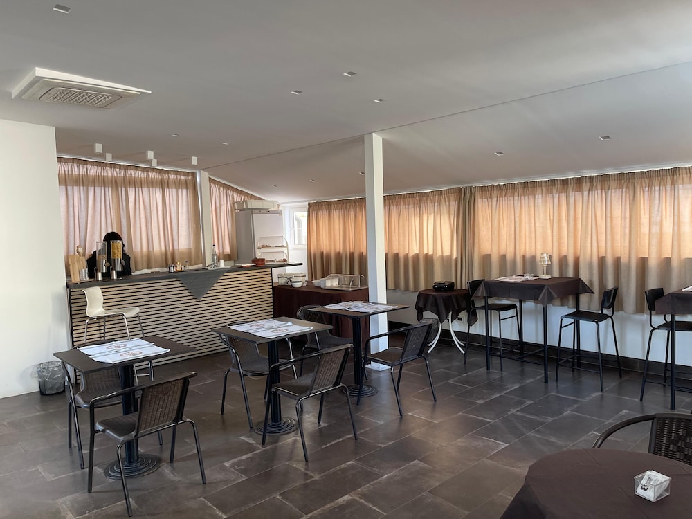 8 Room Hotel