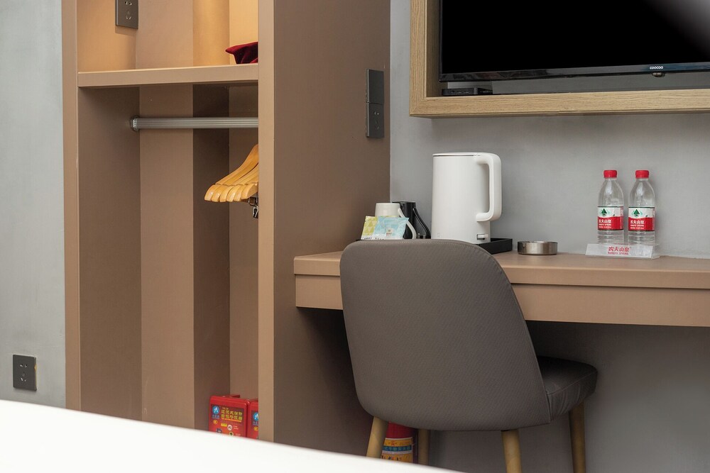 Trendy Romantic Hotel Guangzhou Panyu Qiaonan Aoyuan Plaza Branch - Free Deliver Service to Canton Fair Complex During Canton Fair Period