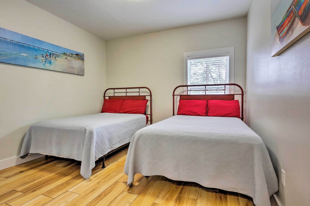 Spacious Miramar Beach Cottage w/ Beach Access! view 2