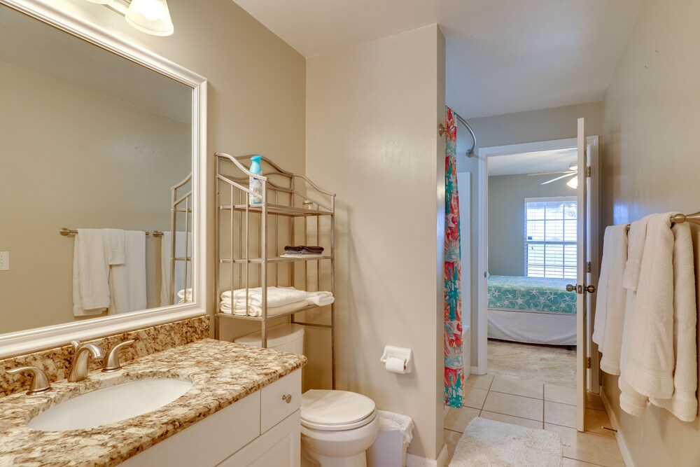 Family-friendly Home 10 Mi to Dtwn Cape Coral - Property Image 32