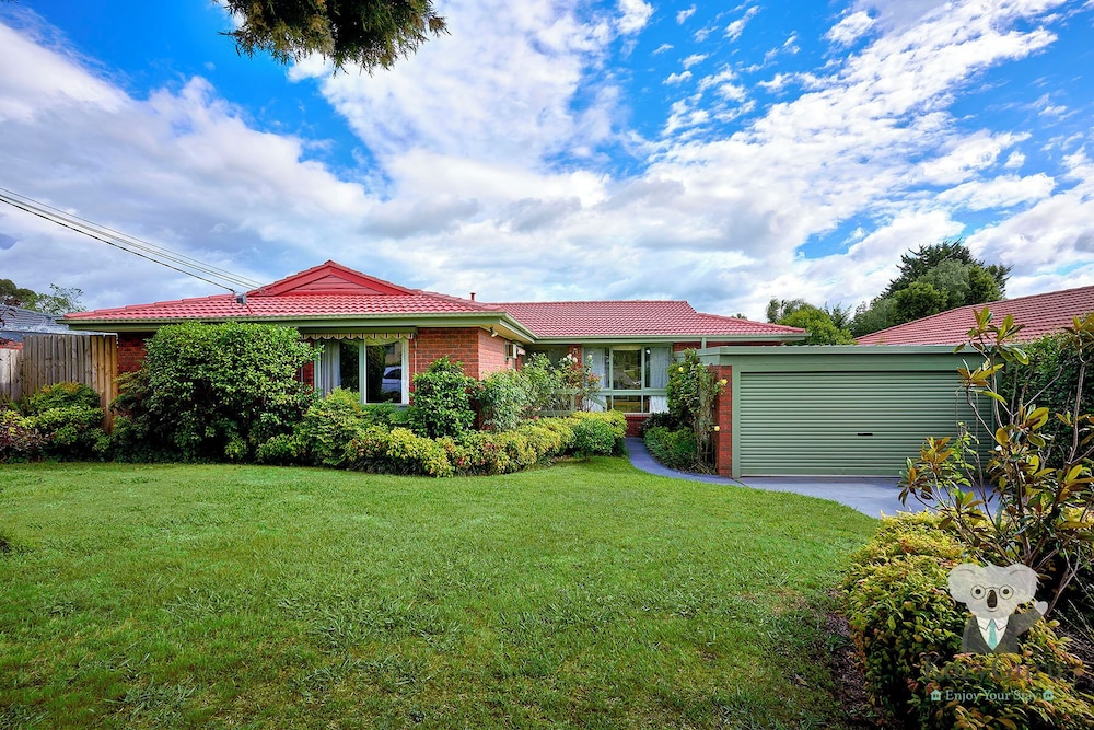 Kozyguru | Glen Waverley | Family Home & Backyard