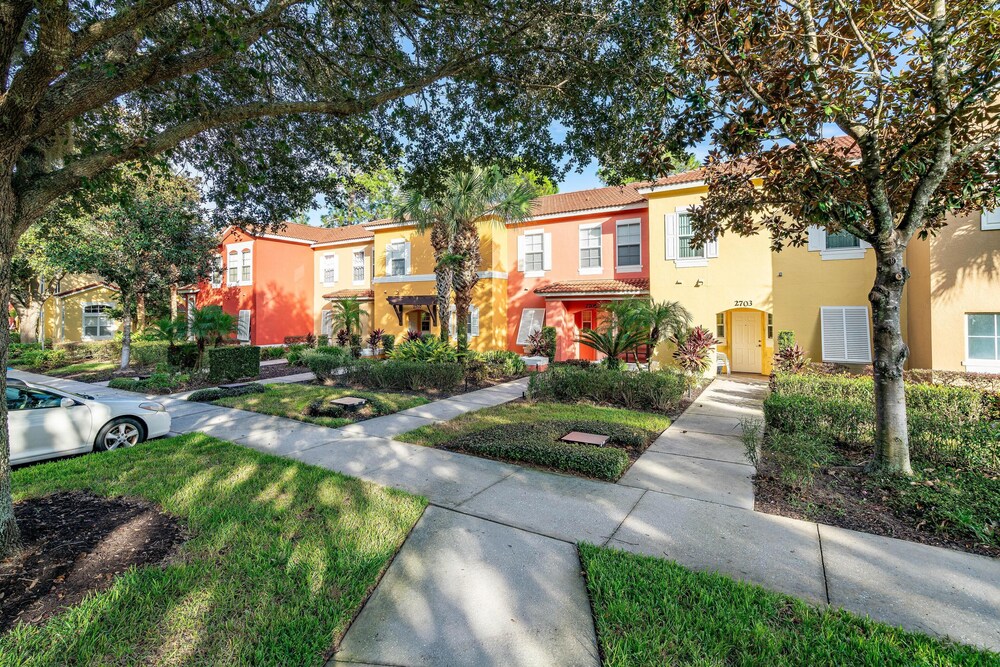 Orlando and Kissimmee Town homes by MyOrlandoStay