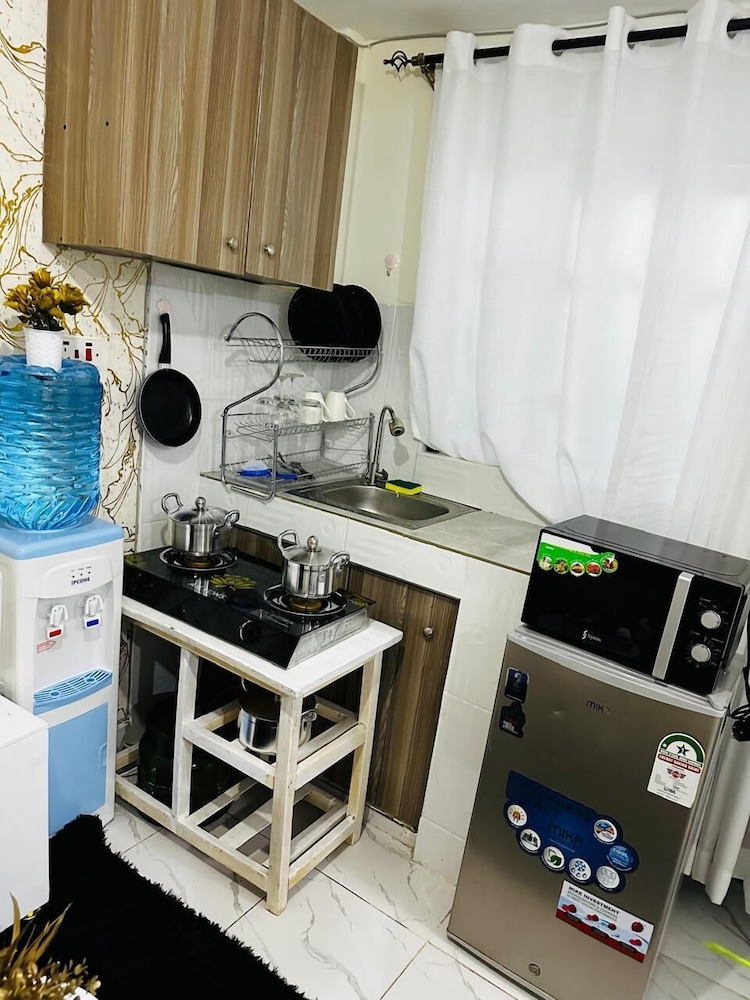 Airport Transit Studio Apartments
