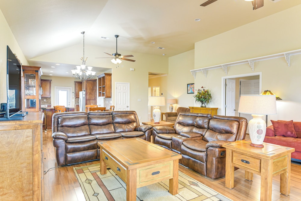 Walk to Beach: Bayfront Gilchrist Getaway!