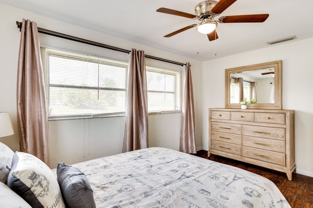 Tropical Florida Abode w/ Pool  Screened-in Patio - Property Image 21