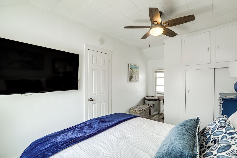 Stroll to Ocean Grove Boardwalk & Beach: Sleek Apt