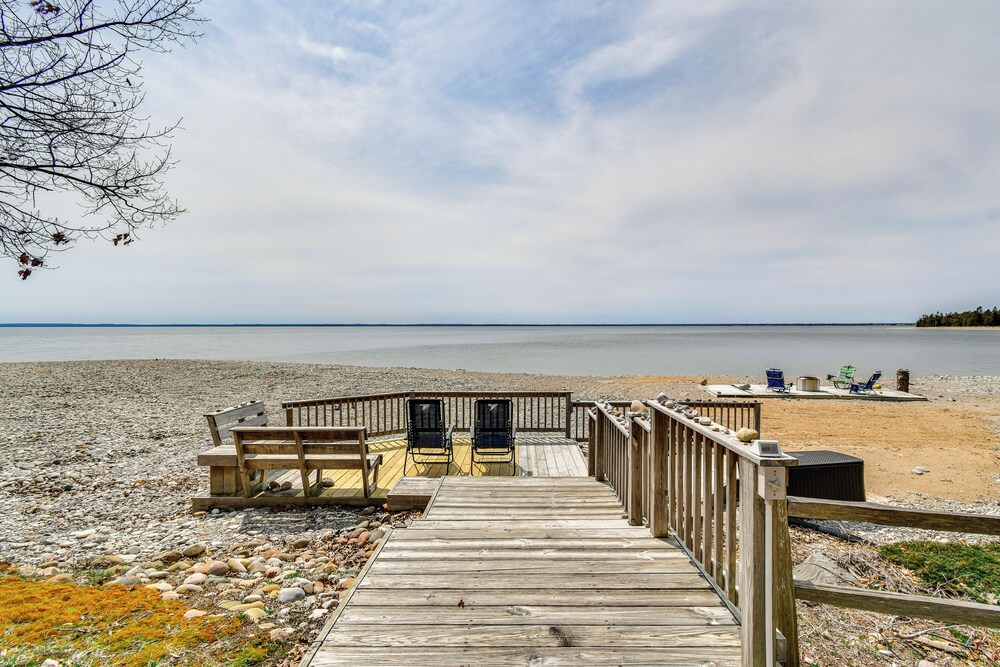 Breathtaking Sunsets: Lake Huron Beachfront Escape