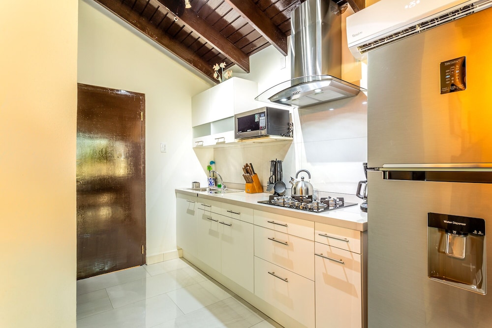 Apartment With Charming Patio+ BBQ Near Beach! Free Util's view 5