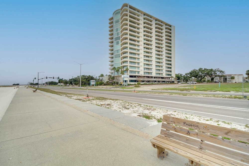 Resort-style Biloxi Condo: Walk to the Beach! view 3