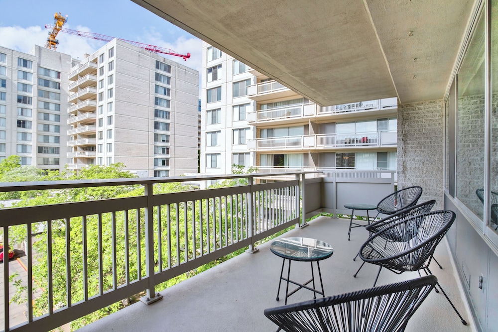 Immerse Yourself in This Beatiful Apt