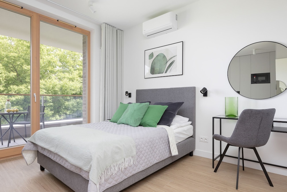 Modern Studio Warsaw by Renters Prestige view 2