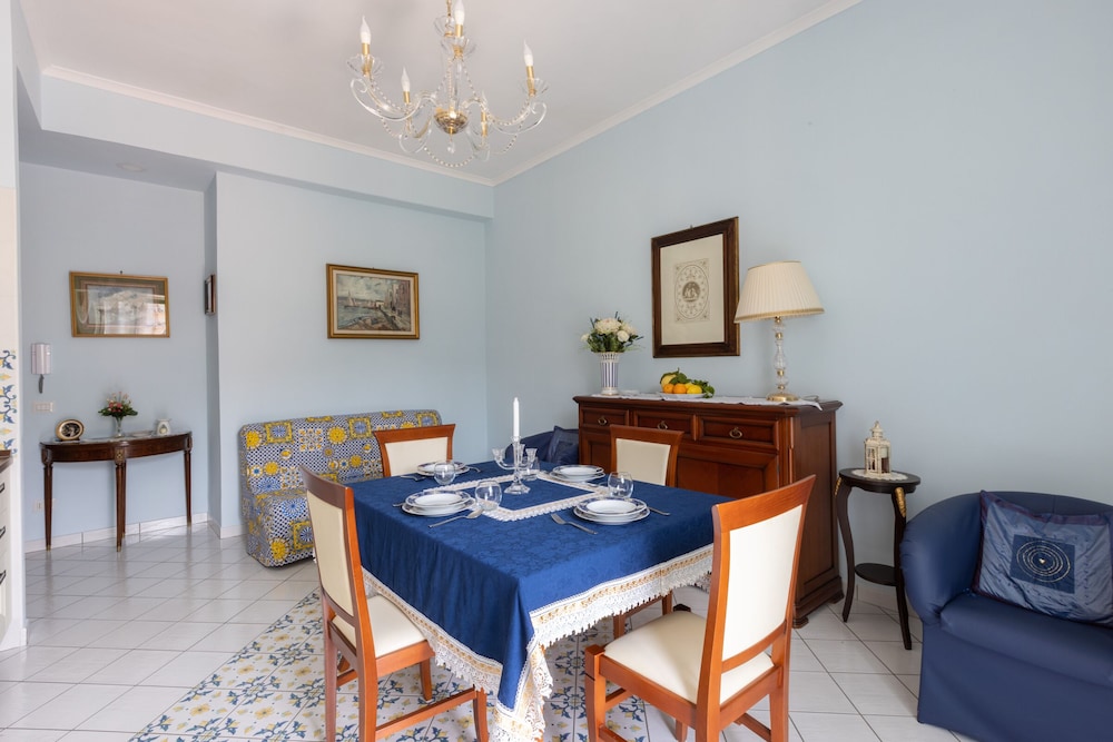 City Home In Sorrento With Balcony And View