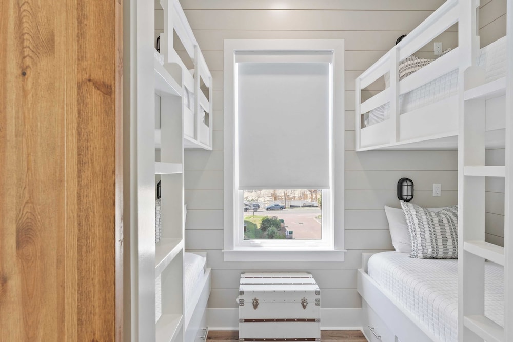 30A Salt & Solace Pool, Golf Cart, Hot Tub + Outdoor Kitchen