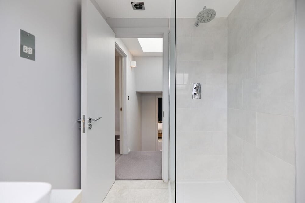 The Fulham Classic - Spacious 4bdr House With Balcony and Garden