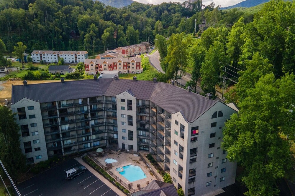 Olde Gatlinburg Place Unit 510 - Great Location! Close To Town! 1 Bedroom Condo by RedAwning view 3