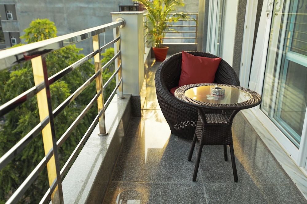The Onyx by Parfait Street