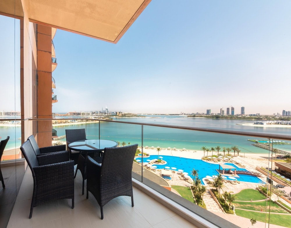 Splendid Sea View Apartment on Palm Jumeirah