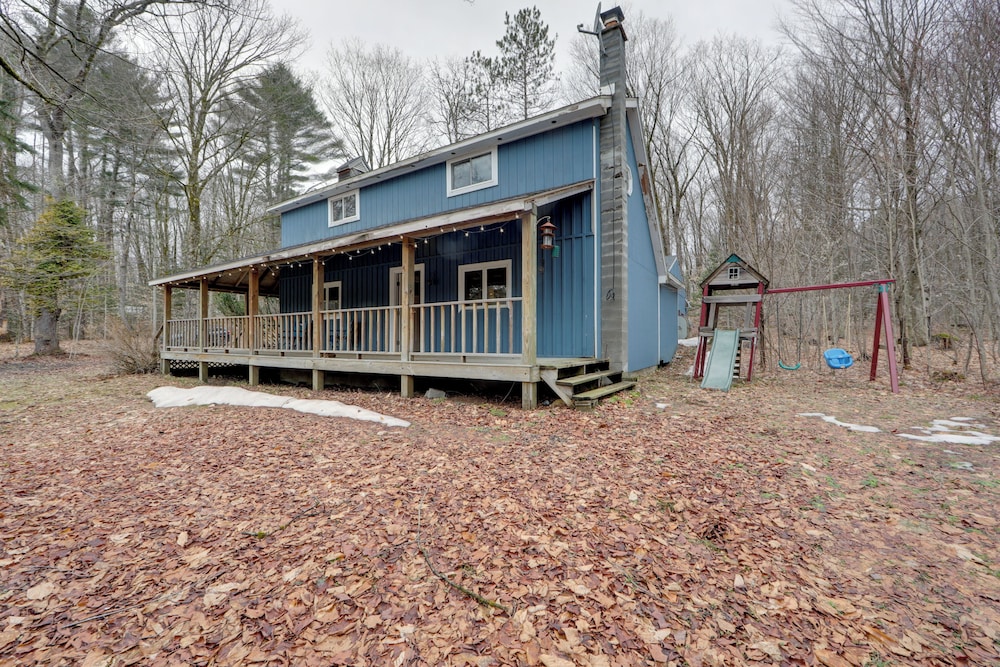 Fall Festival Retreat: Cabin w/ Deck & Yard!