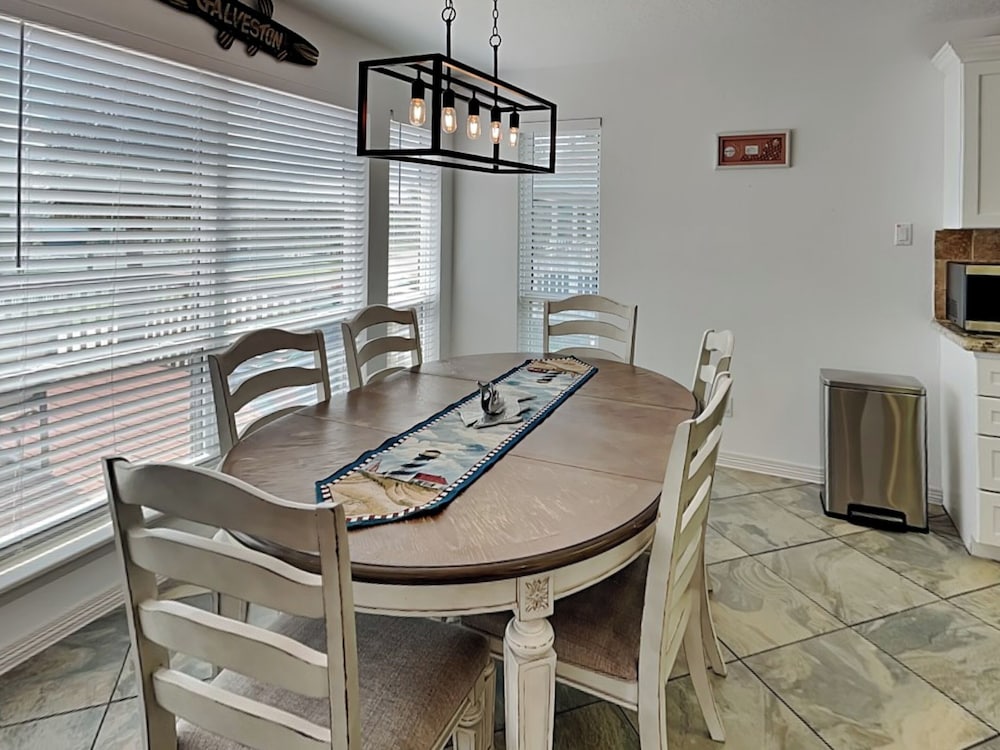 Casa de Reyes by Ryson Vacation Rentals