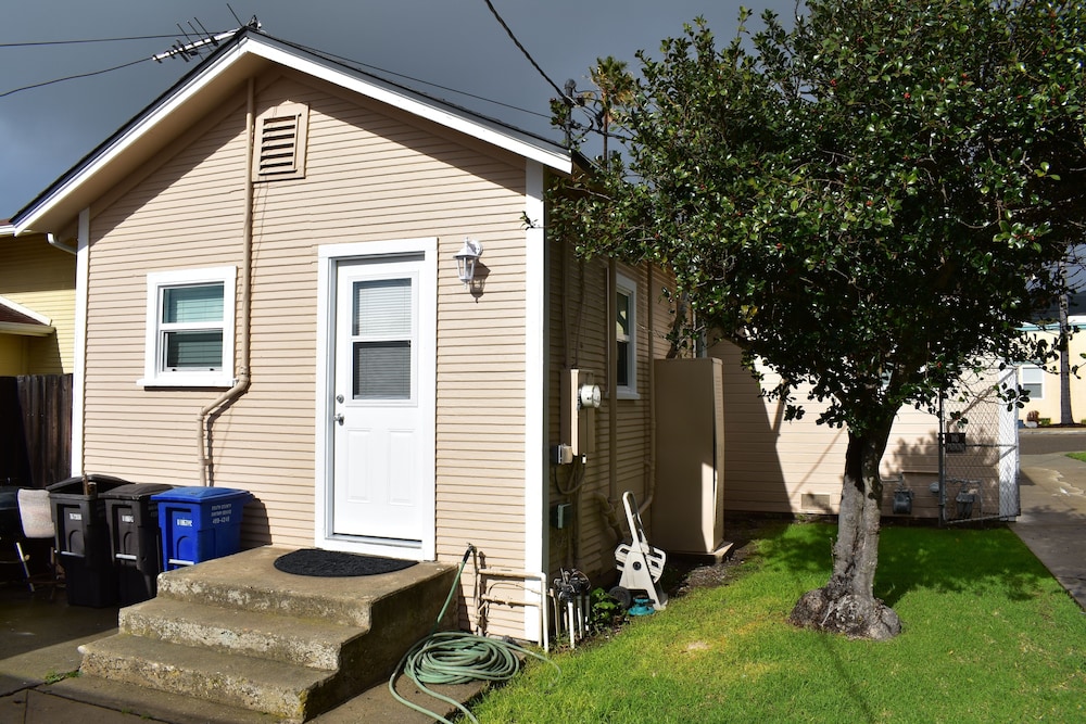 340 Hollister 2 Bedroom Home by Redawning view 4