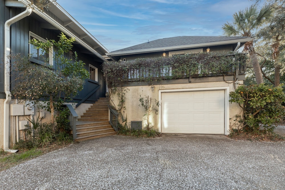Sandpiper by Avantstay Gorgeous Beachside Home w Spacious Yard Chic Design
