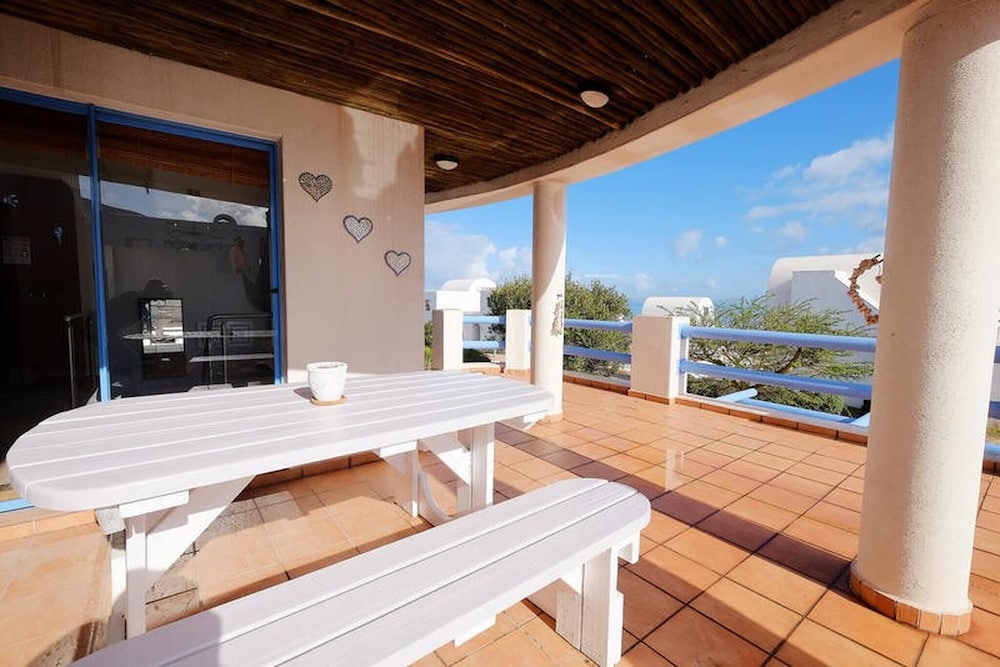 Charis to Theo - Relax in Style at This 3-bedroomed Langebaan Holiday House